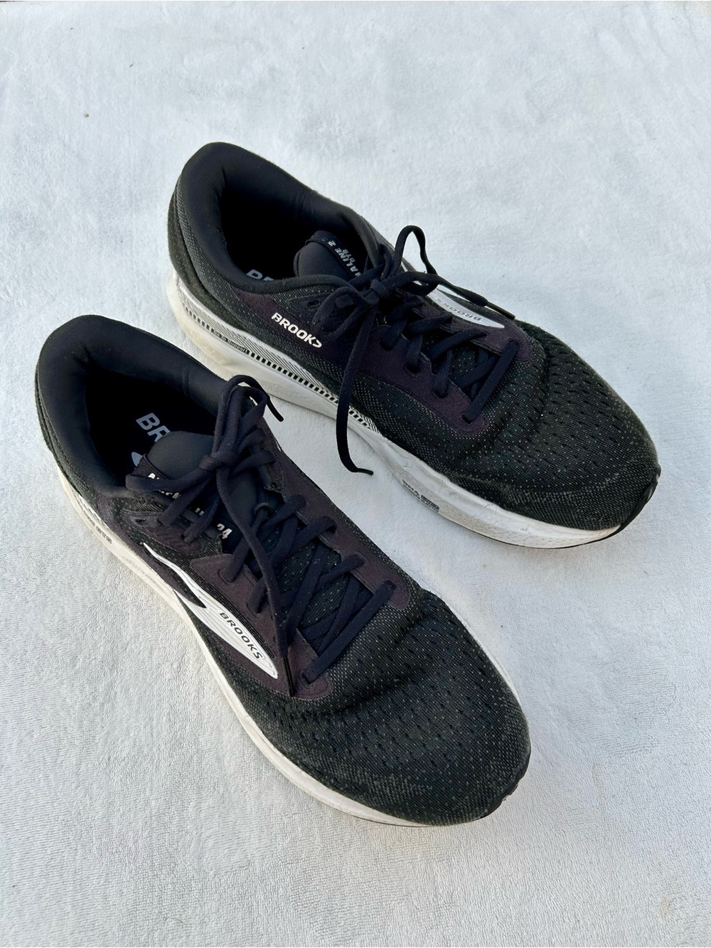 Brooks Adrenaline Shoes GTS 24 Mens Size 12 1204261D087 Black White Running